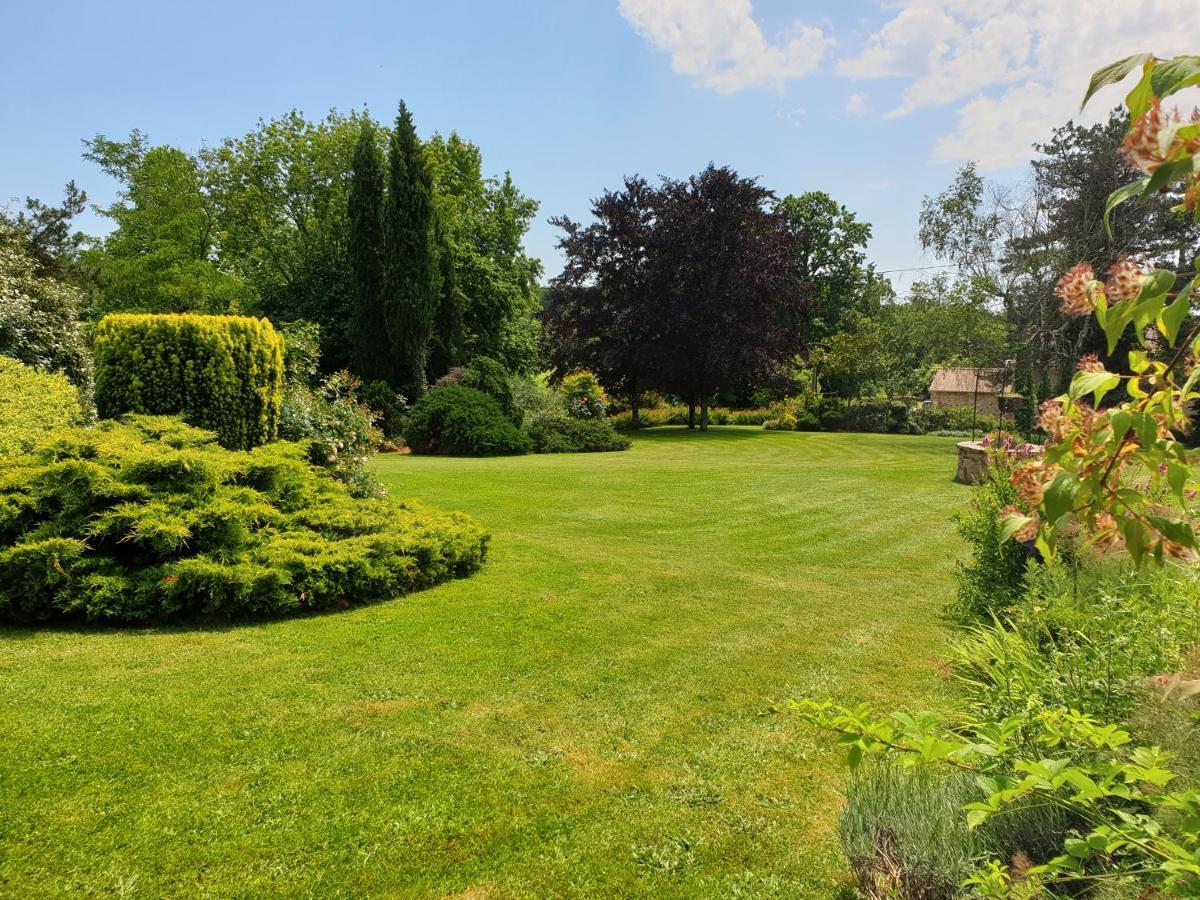 Bed and Breakfast Le Fuchier Saint-Martin-de-Fressengeas Exterior foto
