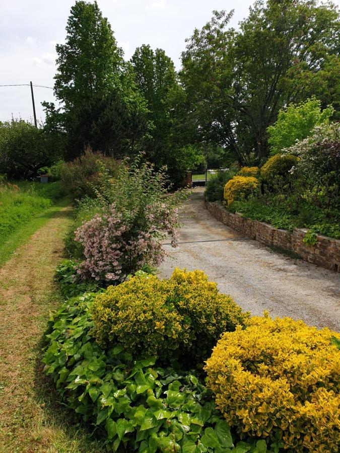 Bed and Breakfast Le Fuchier Saint-Martin-de-Fressengeas Exterior foto